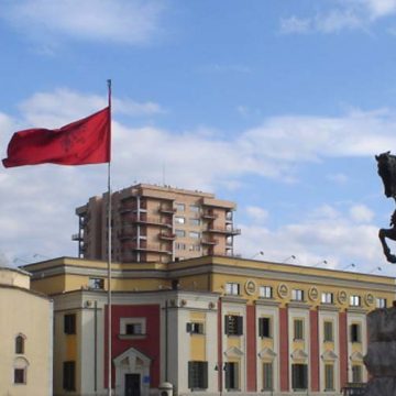 Без струја Тирана и повеќе други градови во Албанија