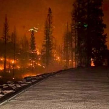 Пожар во Калифорнија, уништени повеќе од 130 згради, 13. најголем во историјата на државата