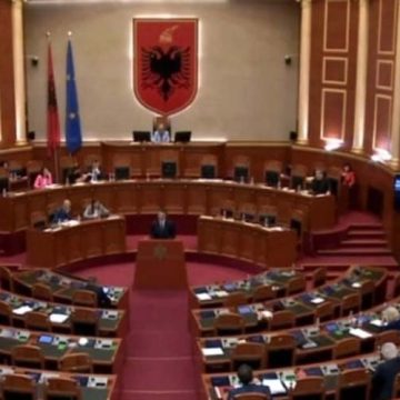 Shqipëri: Miratohet reforma e re e zgjedhjeve, pakicat nuk morën vende të garantuara në Parlament