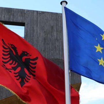 Албанија на 15 октомври го отвора првото поглавје и се разделува од земјава на патот кон ЕУ