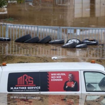 Ministri i Mbrojtjes së BeH: 20 viktima në përmbytje, Jabllanica është shkëputur