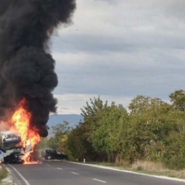 Се запалиле двете возила по сударот – детали за сообраќајката кај Лагово